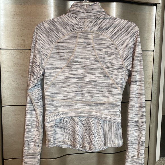 Lululemon jacket size 6 - Picture 4 of 10